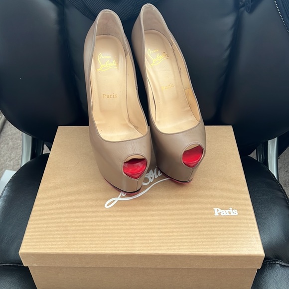 Christian Louboutin size 8 size 38 eur Highness 160 Kid/patent toe pre own w/box - Picture 2 of 9